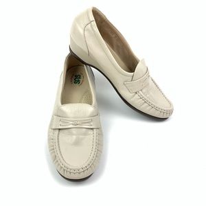 SAS Tripad Womens Tan Leather 8.5 N Slip On Loafer